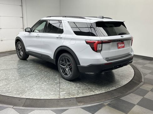 New 2026 Ford Explorer ST-Line w/ ST-Line Street Pack AWD/4WD image 2