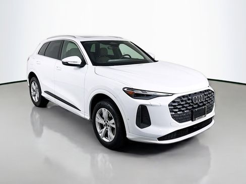 Certified 2025 Audi Q5 Premium w/ Convenience Package image 7