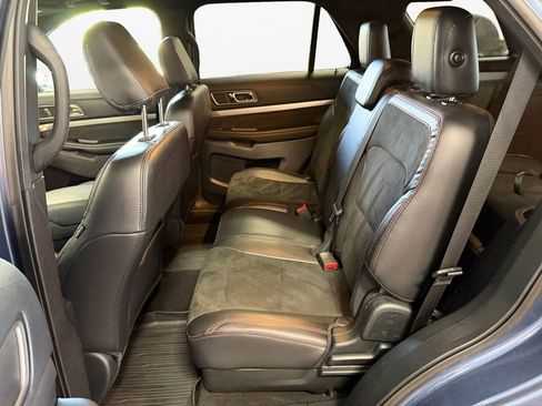 Used 2019 Ford Explorer XLT w/ Equipment Group 202A AWD/4WD image 13