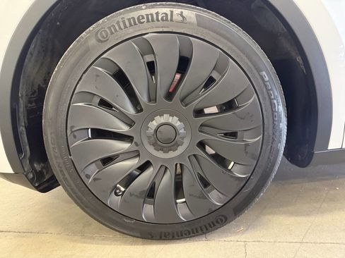 Used 2021 Tesla Model Y Long Range AWD/4WD image 34