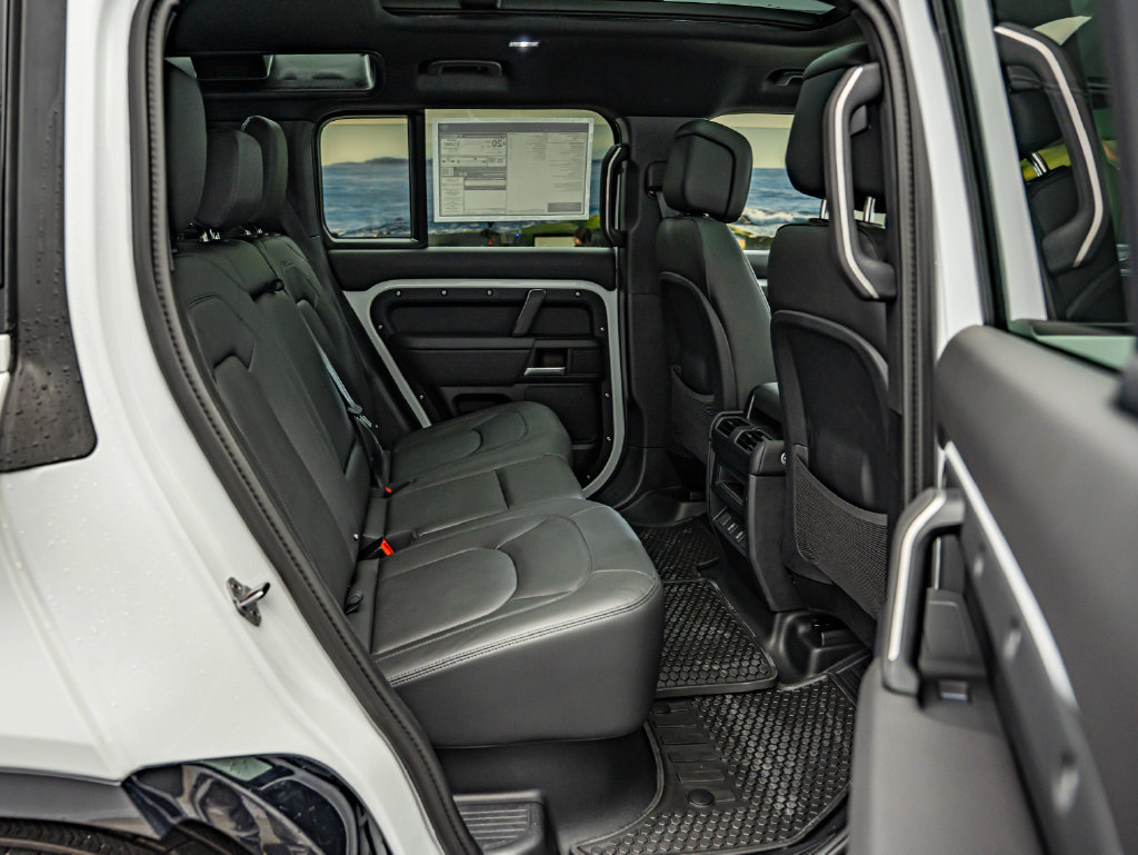 New 2026 Land Rover Defender 110 X-Dynamic SE AWD/4WD image 35
