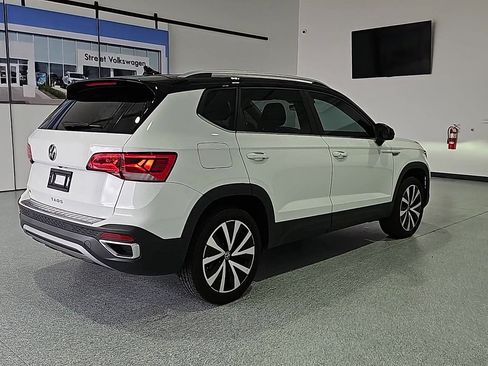Certified 2023 Volkswagen Taos SE FWD image 8