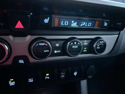 Used 2016 Toyota Tacoma Limited w/ Towing Package AWD/4WD image 24