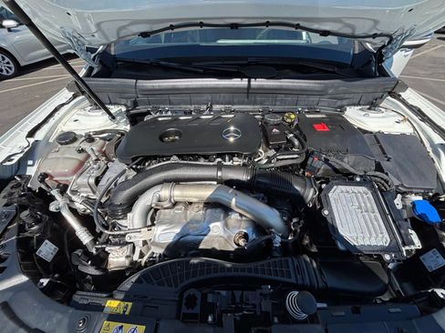 Used 2025 Mercedes-Benz GLB 250 image 34