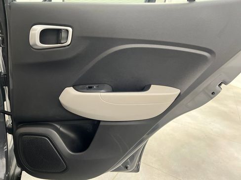 Used 2025 Hyundai Venue SEL FWD image 19