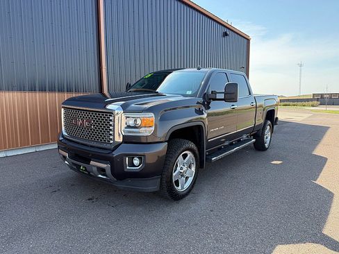 Used 2015 GMC Sierra 2500 Denali AWD/4WD image 2
