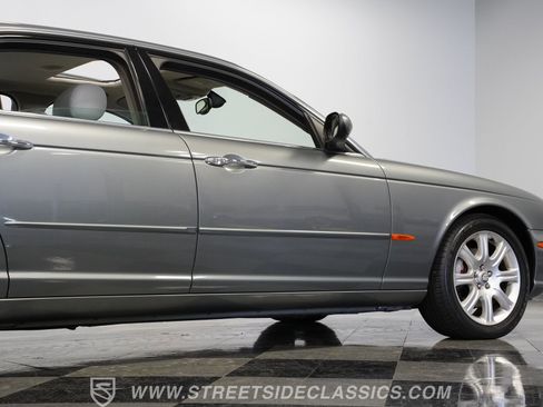 Used 2004 Jaguar XJ8 image 28