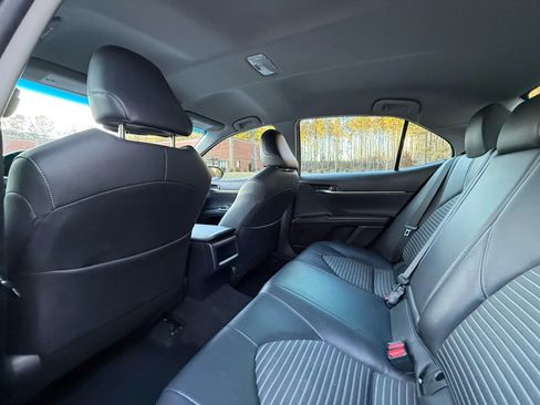 Used 2018 Toyota Camry SE image 19