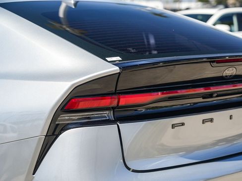 Certified 2023 Toyota Prius XLE FWD image 9