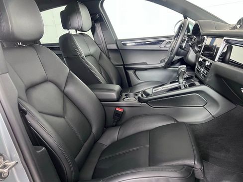 Certified 2022 Porsche Macan S image 18
