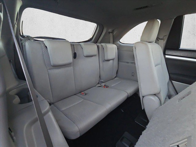 Used 2018 Toyota Highlander LE FWD image 19