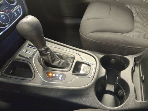 Used 2021 Jeep Cherokee Latitude FWD image 26