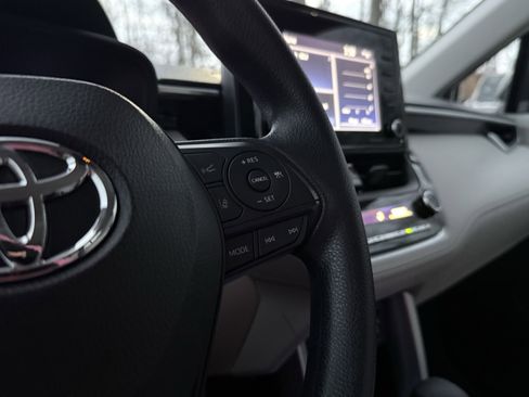 Used 2022 Toyota Corolla Cross L image 16