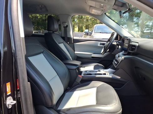 Certified 2023 Ford Explorer XLT w/ Equipment Group 202A AWD/4WD image 10