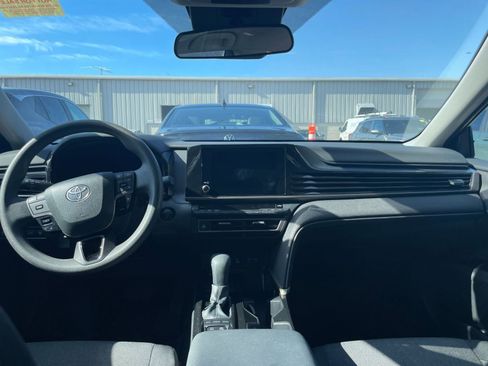 Used 2025 Toyota Camry LE image 32