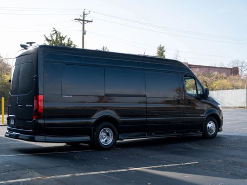 Used 2024 Mercedes-Benz Sprinter 3500 image 10