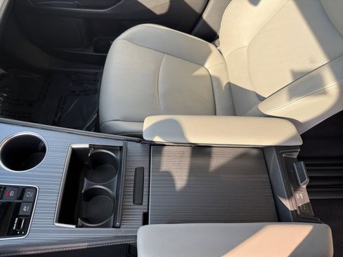 Used 2025 Toyota Sienna XLE image 14