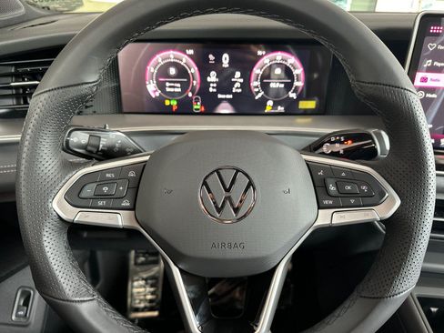New 2026 Volkswagen Tiguan SE R-Line FWD image 22