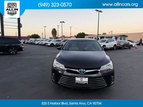 Used 2015 Toyota Camry XLE FWD image 2