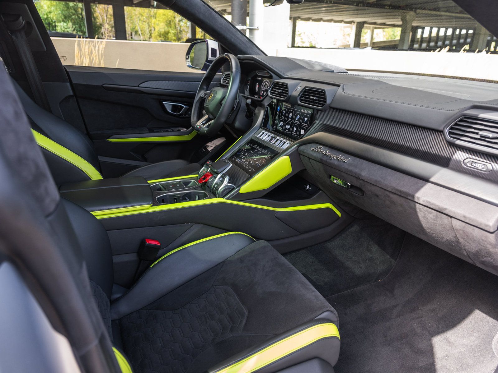 Used 2021 Lamborghini Urus AWD/4WD image 27
