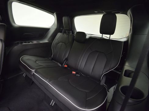 New 2026 Chrysler Pacifica Limited w/ S Appearance Package image 39