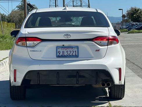 Used 2024 Toyota Corolla SE w/ SE Premium Package image 5