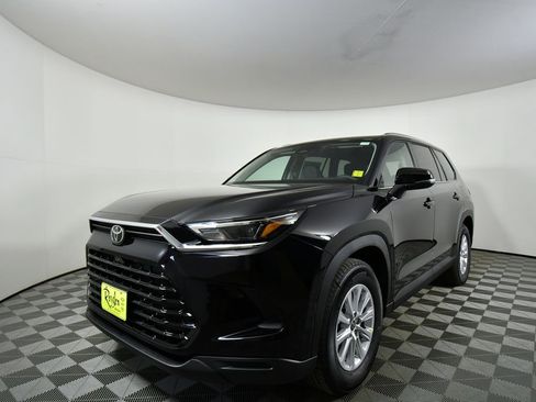 New 2026 Toyota Grand Highlander XLE image 6