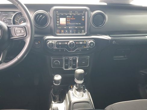 Used 2023 Jeep Gladiator Sport AWD/4WD image 18