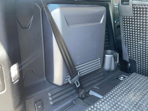 Used 2021 Land Rover Defender 110 SE AWD/4WD image 46