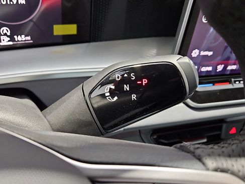 New 2026 Volkswagen Tiguan SE R-Line image 21