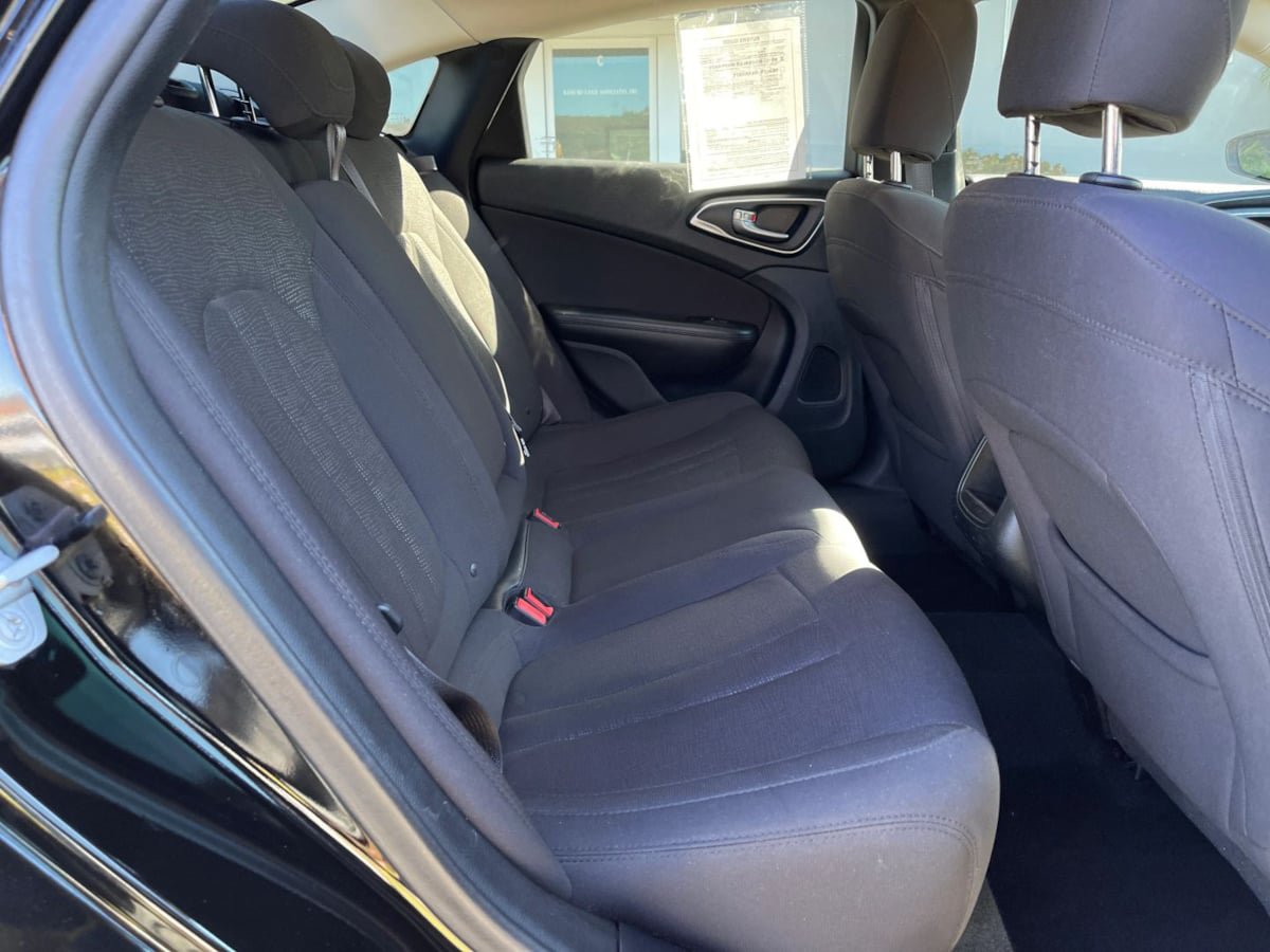 Used 2015 Chrysler 200 Limited FWD image 27