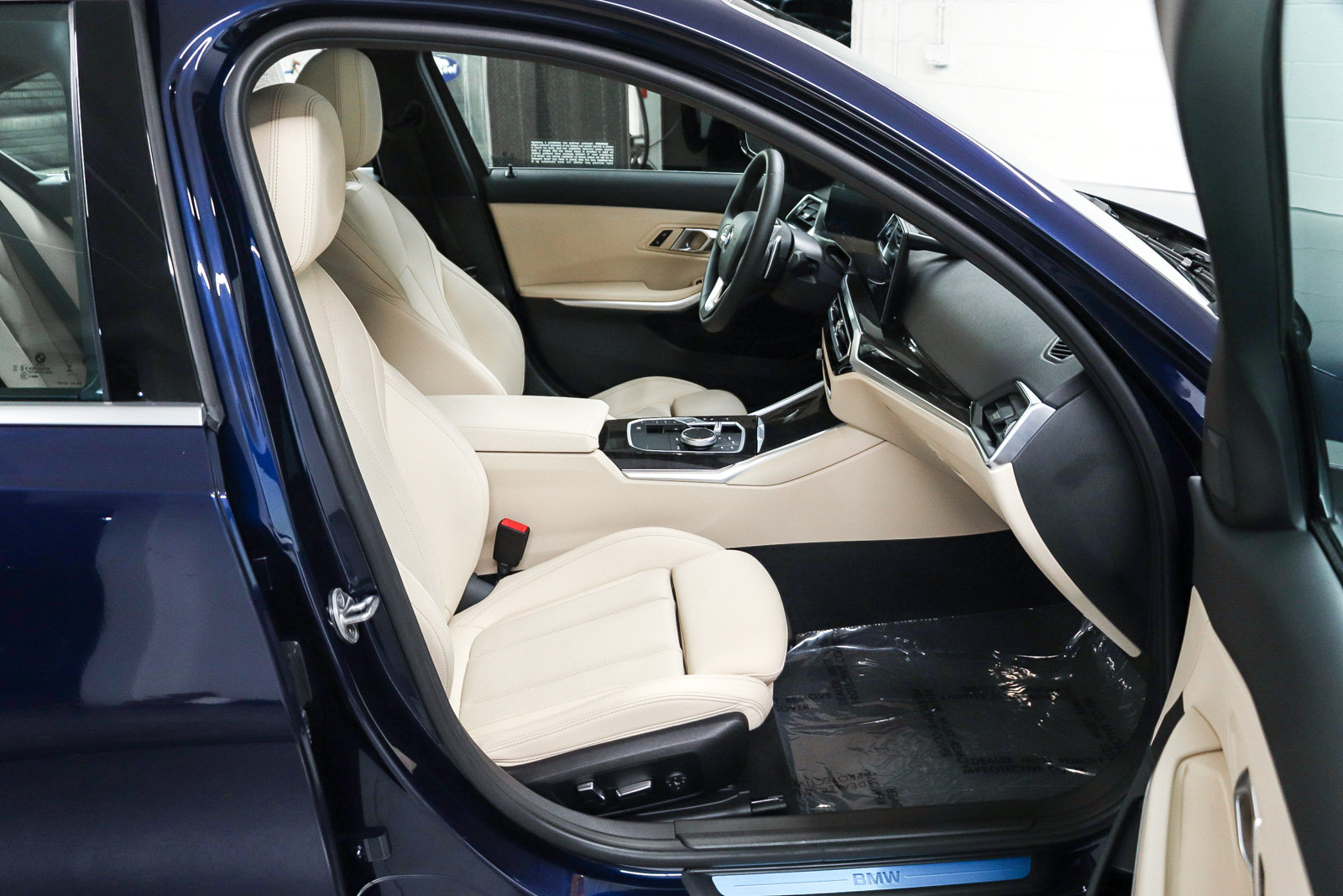 Certified 2024 BMW 330i Sedan w/ Convenience Package RWD image 16