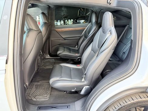 Used 2020 Tesla Model X image 19
