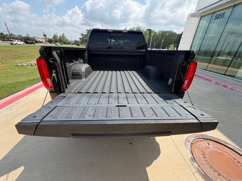 Used 2022 GMC Sierra 1500 AT4 w/ AT4 Premium Package AWD/4WD image 13