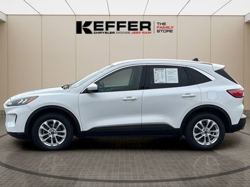 Used 2020 Ford Escape SE image 2
