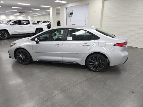 New 2026 Toyota Corolla SE image 3