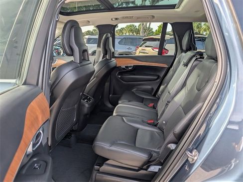Used 2022 Volvo XC90 T5 Momentum w/ Climate Package image 9