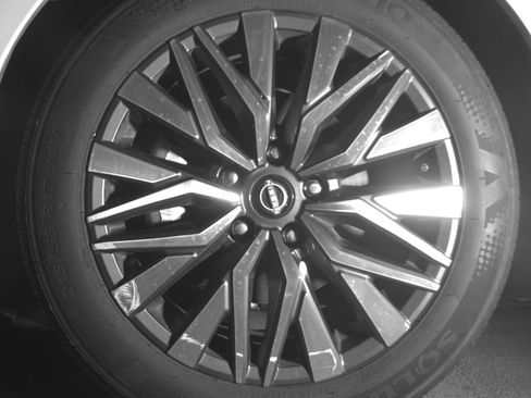 Used 2025 Nissan Altima 2.5 SV FWD image 12