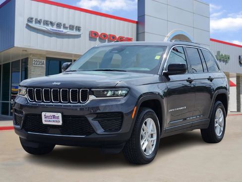 New 2025 Jeep Grand Cherokee Laredo X image 2