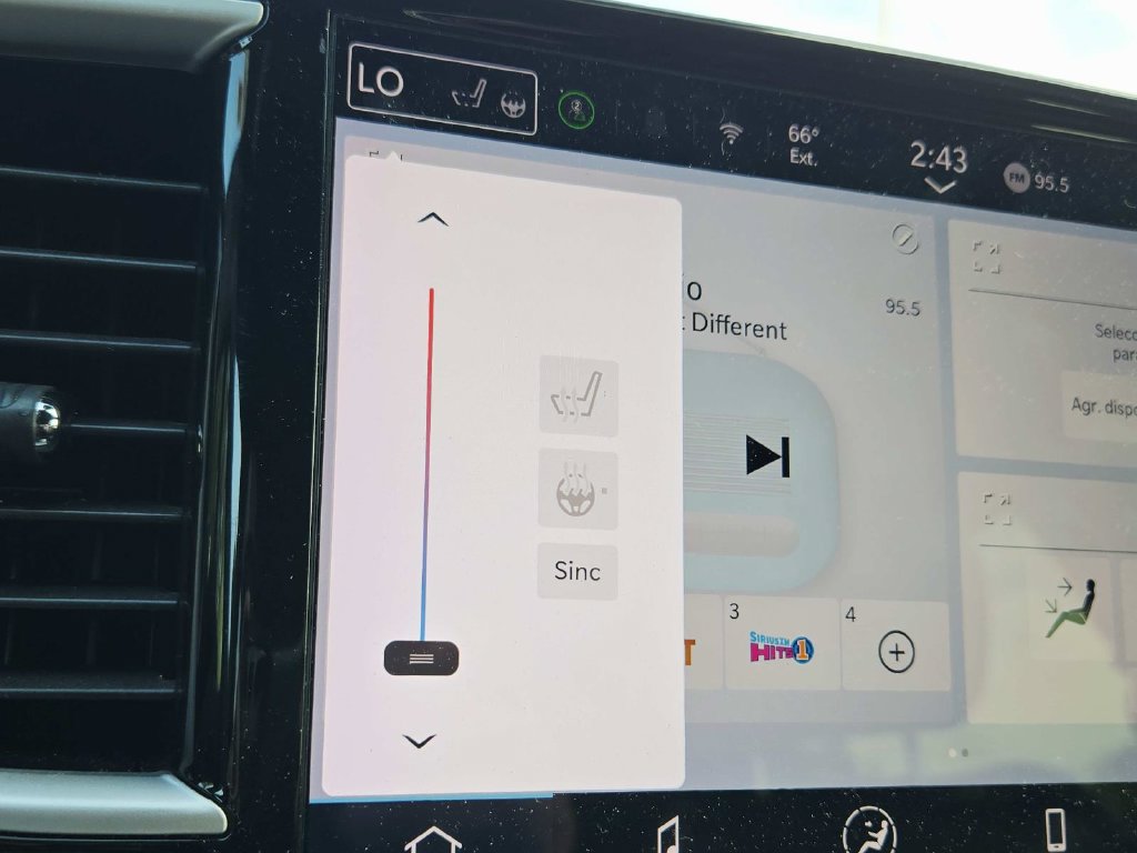 Used 2025 Chrysler Pacifica Select FWD image 27