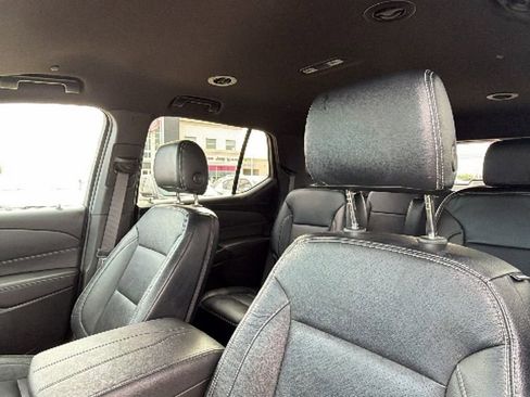Used 2023 Chevrolet Traverse LT FWD image 16