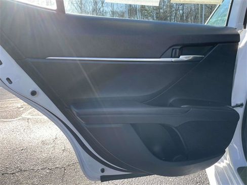 Used 2022 Toyota Camry SE image 15