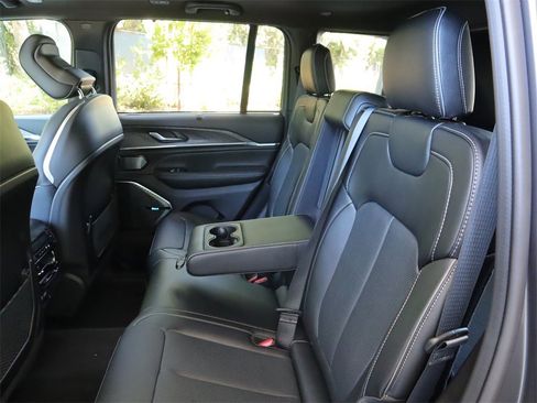 New 2023 Jeep Grand Cherokee Overland w/ Luxury Tech Group IV image 23