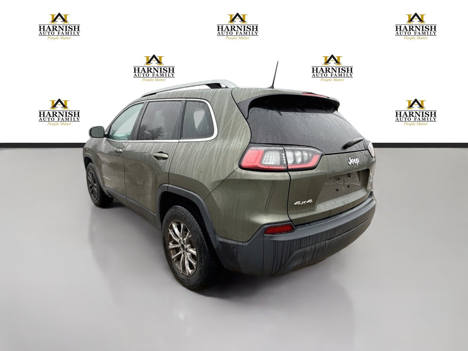 Used 2019 Jeep Cherokee Latitude Plus w/ Cold Weather Group AWD/4WD image 3