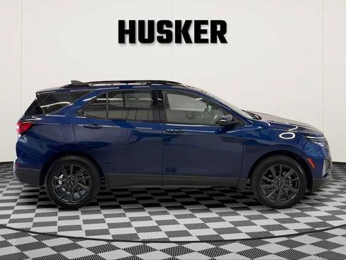 Used 2022 Chevrolet Equinox RS w/ Infotainment Package AWD/4WD image 2