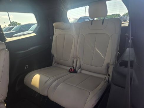 Used 2023 Jeep Grand Cherokee L Limited w/ Luxury Tech Group II AWD/4WD image 9