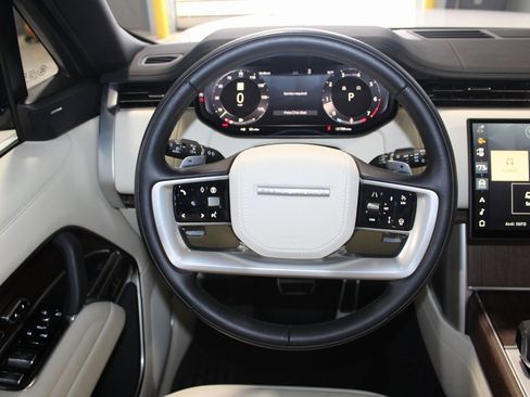 Used 2024 Land Rover Range Rover SE image 14