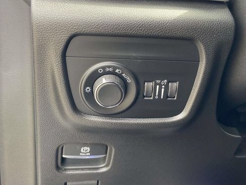 Used 2023 Jeep Grand Cherokee Altitude AWD/4WD image 24