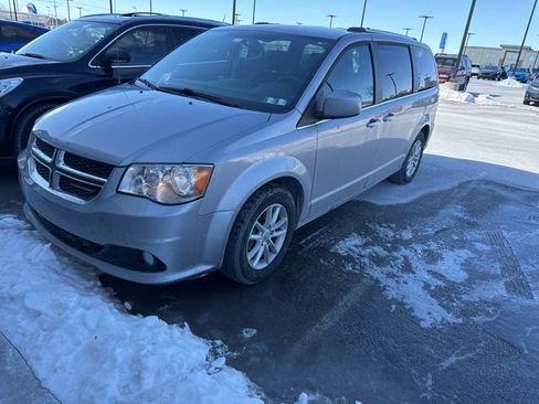 Used 2018 Dodge Grand Caravan SXT image 1