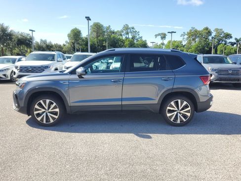 Certified 2023 Volkswagen Taos SE w/ Panoramic Sunroof Package FWD image 8